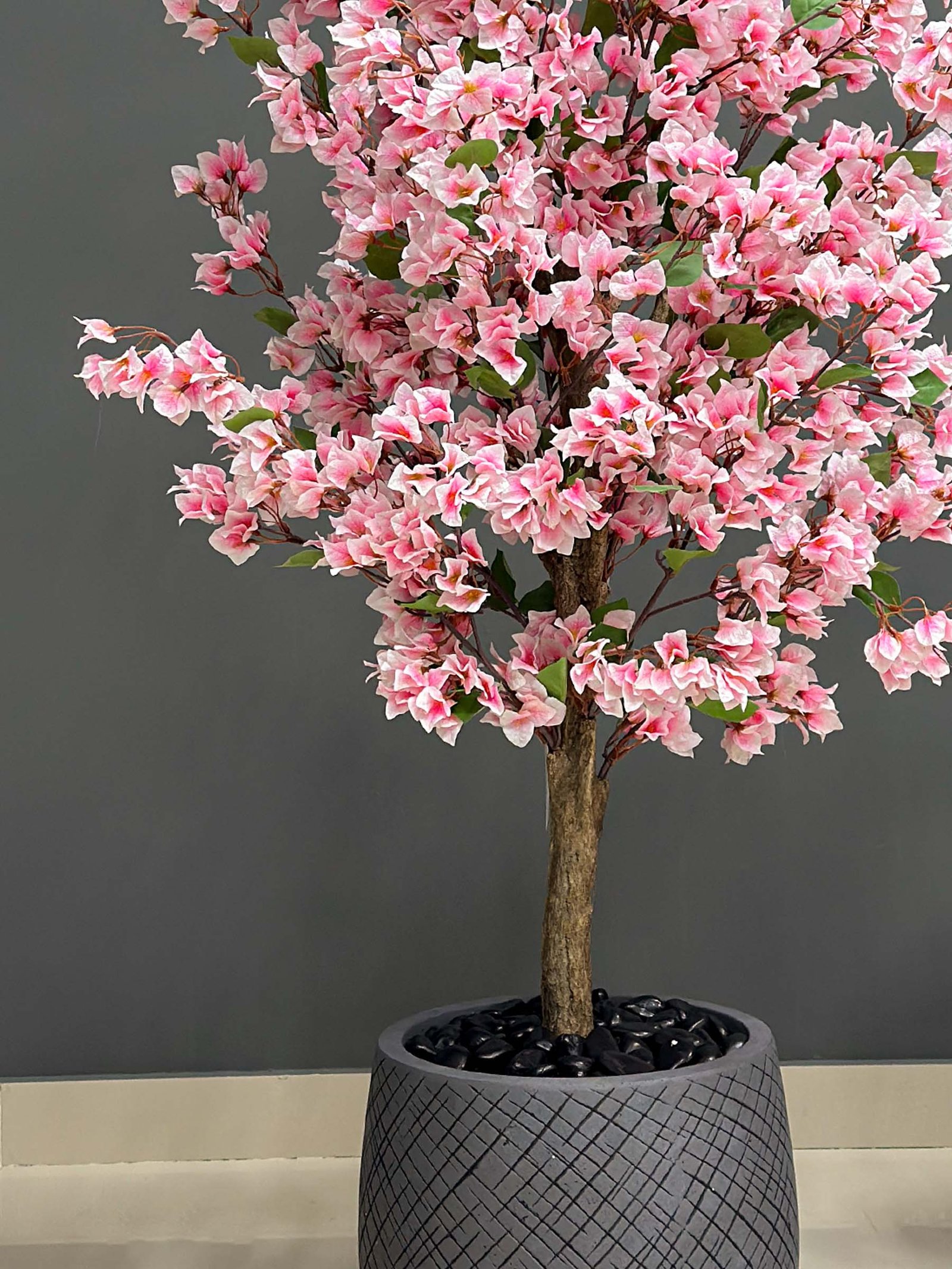 9102pk2(1) Experience the allure of bougainvillea with our artificial-tree. Realistic look, vibrant hues – a stunning addition to any room!
