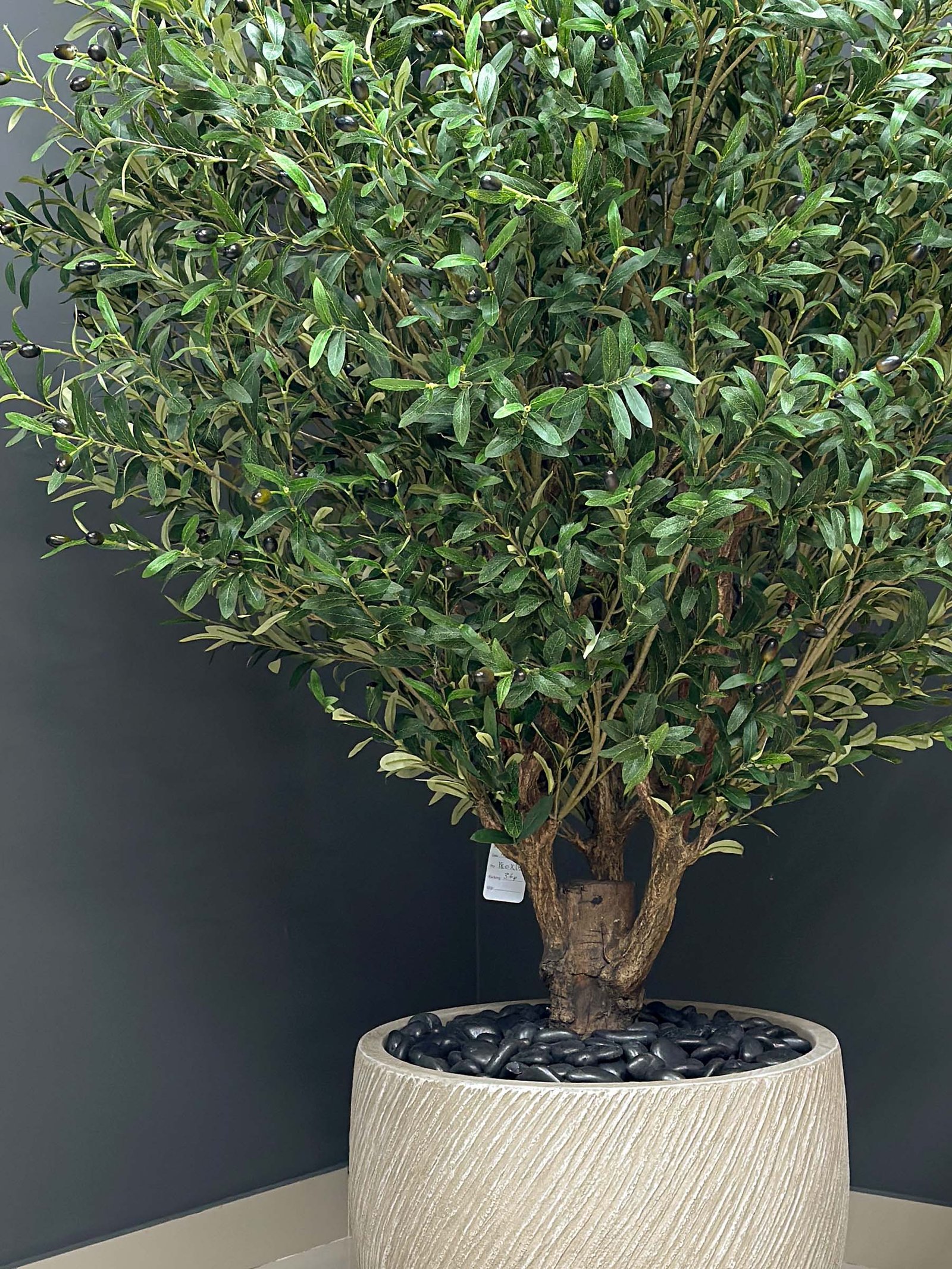 Create a serene atmosphere with our Artificial Olive Tree. Its impressive height and width bring Mediterranean charm without maintenance demands. 🏡