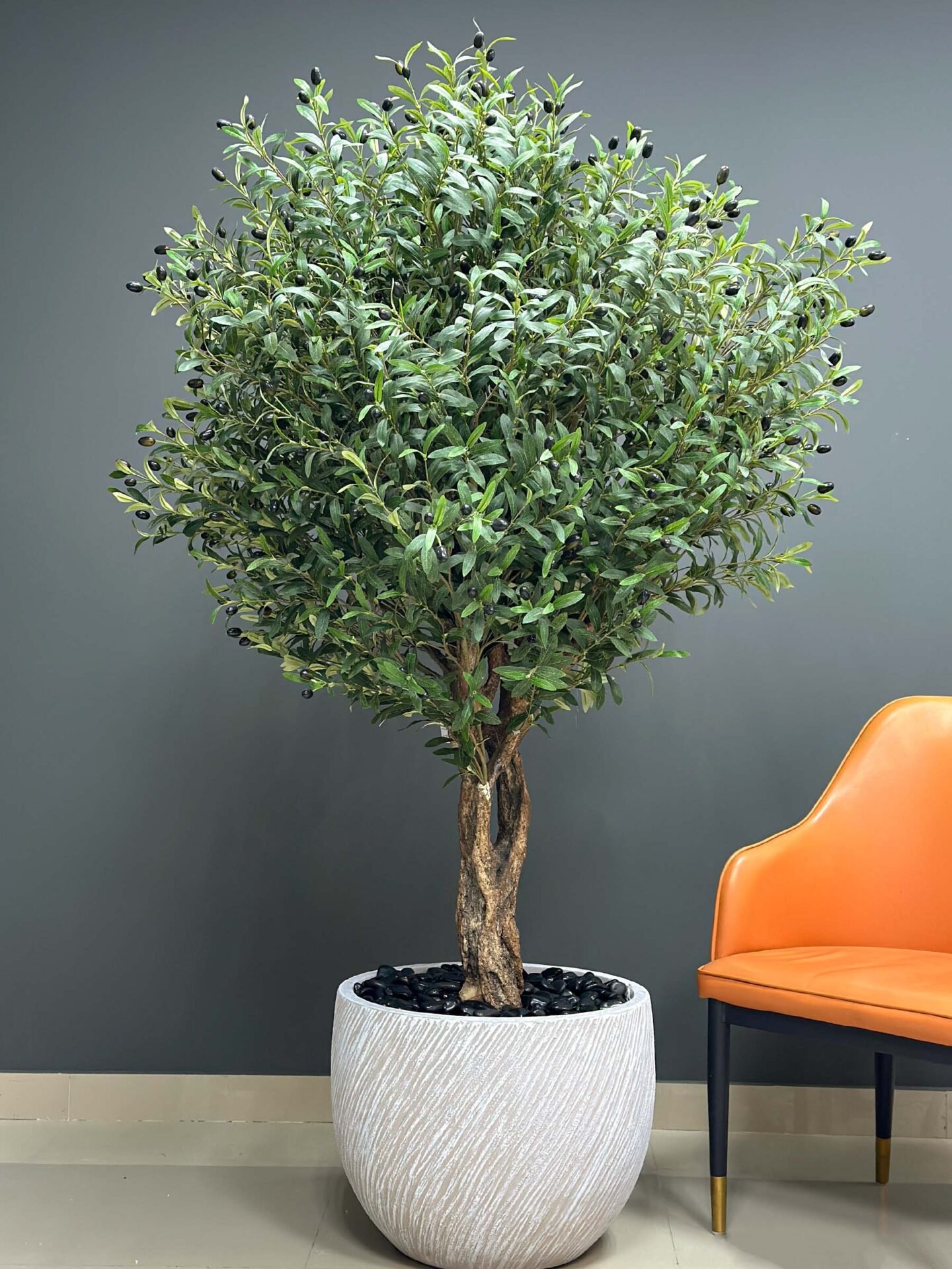 9610(1) Elevate your interior with our gorgeous Artificial Olive Tree. Enjoy the charm of nature in your home or workspace all year round!